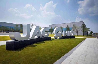 新舊勢力聯手，新造車勢力抱團傳統車企大腿管用嗎？